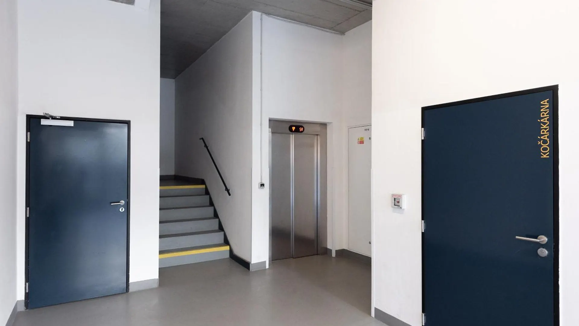 Premiumn Penthouse With Terrace In Prague 아파트 0*,  체코